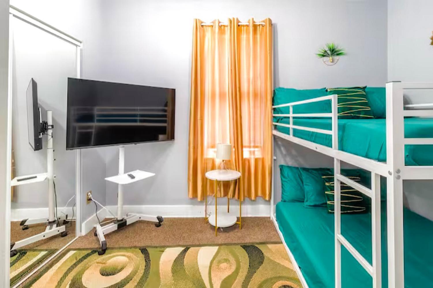 The Tremont Emerald - By Christmas Story House - Historic Charm & Modern Comfort Near Downtown With Parking, 300Mb Wifi & Self Check-In Cleveland Exterior foto