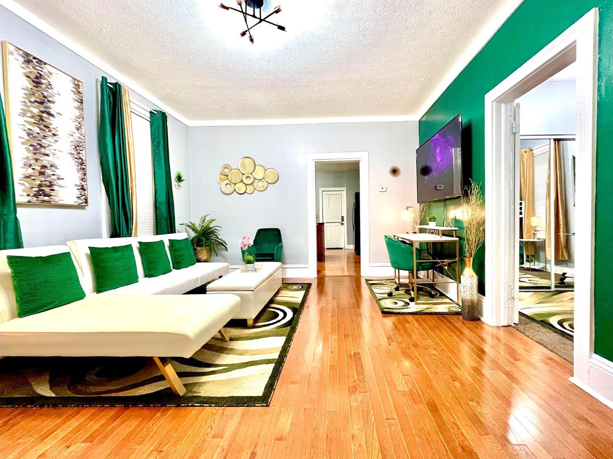 The Tremont Emerald - By Christmas Story House - Historic Charm & Modern Comfort Near Downtown With Parking, 300Mb Wifi & Self Check-In Cleveland Exterior foto