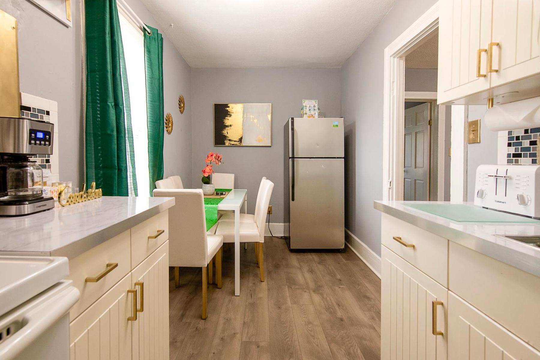 The Tremont Emerald - By Christmas Story House - Historic Charm & Modern Comfort Near Downtown With Parking, 300Mb Wifi & Self Check-In Cleveland Exterior foto