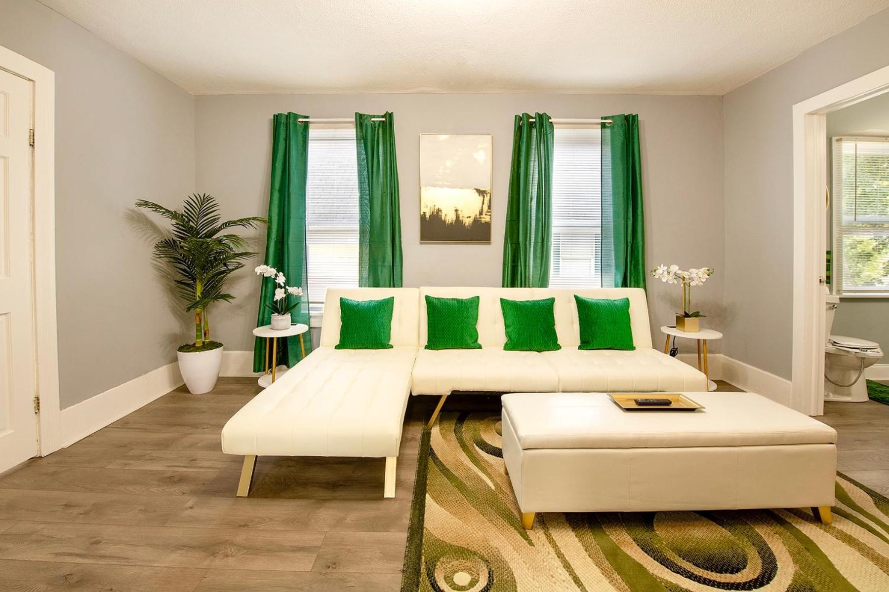 The Tremont Emerald - By Christmas Story House - Historic Charm & Modern Comfort Near Downtown With Parking, 300Mb Wifi & Self Check-In Cleveland Exterior foto