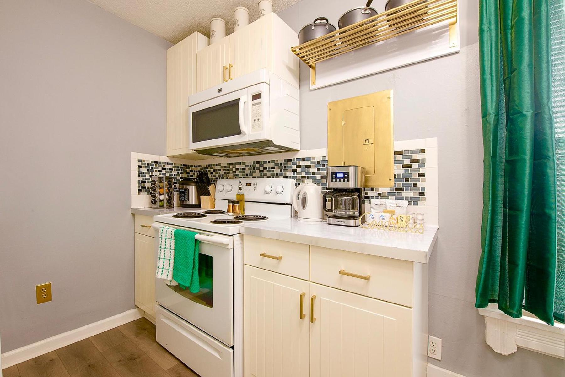 The Tremont Emerald - By Christmas Story House - Historic Charm & Modern Comfort Near Downtown With Parking, 300Mb Wifi & Self Check-In Cleveland Exterior foto
