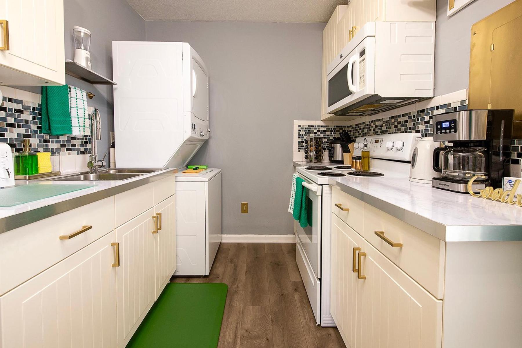 The Tremont Emerald - By Christmas Story House - Historic Charm & Modern Comfort Near Downtown With Parking, 300Mb Wifi & Self Check-In Cleveland Exterior foto