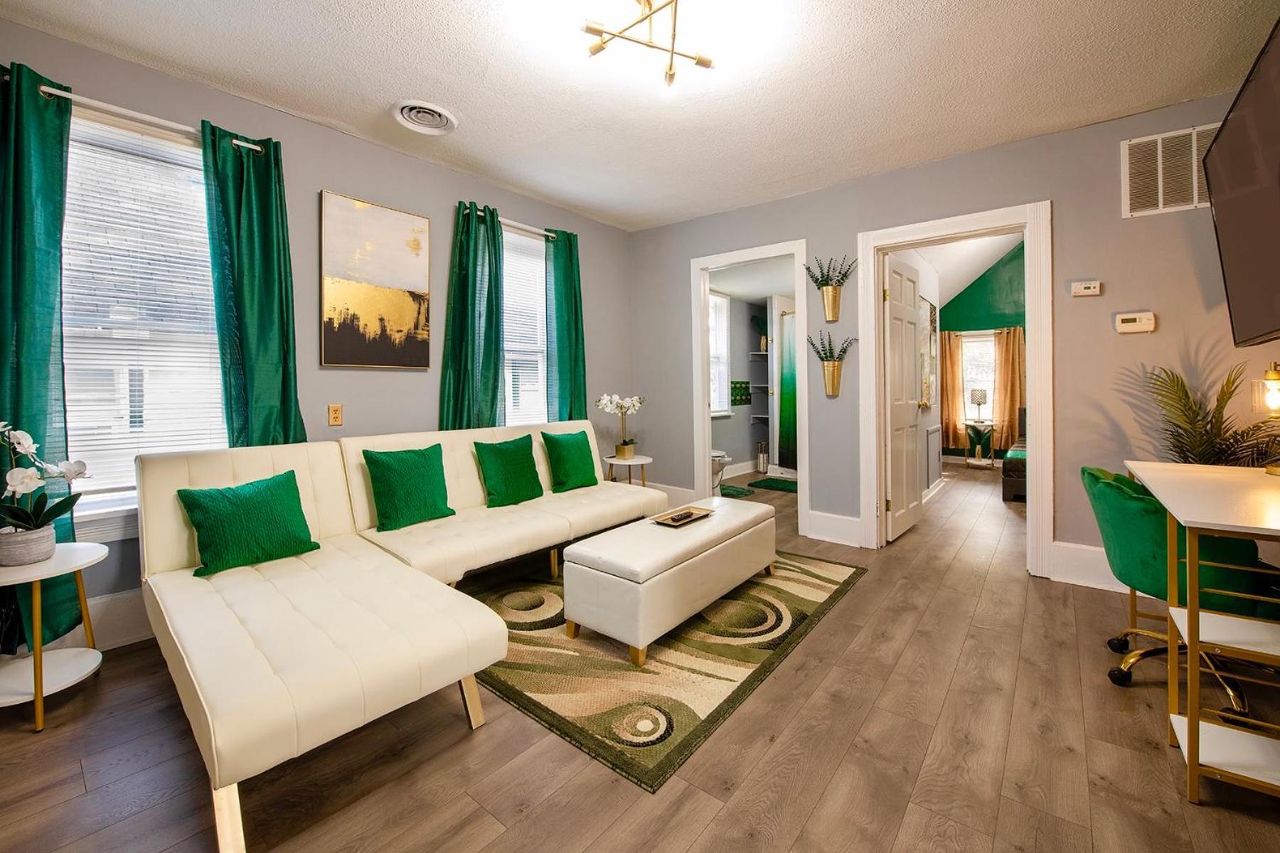 The Tremont Emerald - By Christmas Story House - Historic Charm & Modern Comfort Near Downtown With Parking, 300Mb Wifi & Self Check-In Cleveland Exterior foto