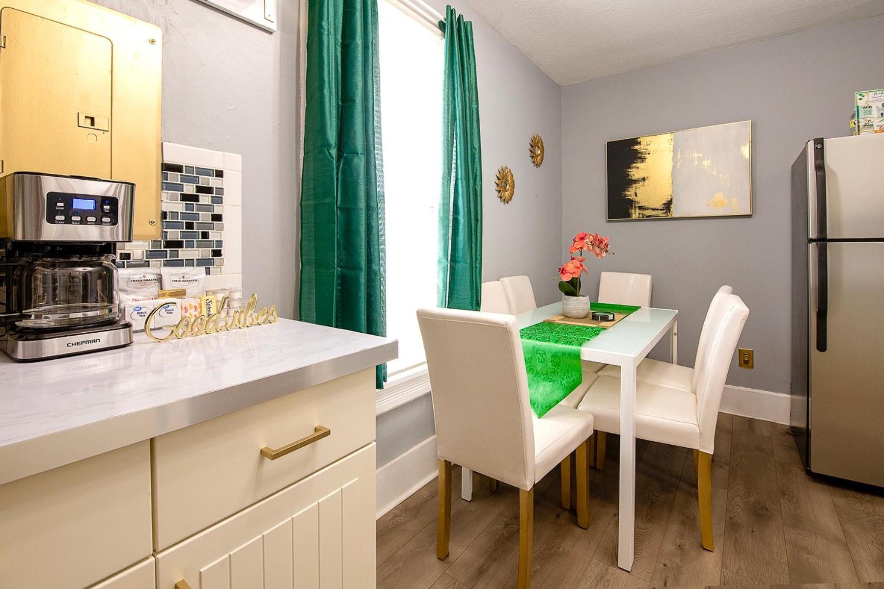 The Tremont Emerald - By Christmas Story House - Historic Charm & Modern Comfort Near Downtown With Parking, 300Mb Wifi & Self Check-In Cleveland Exterior foto