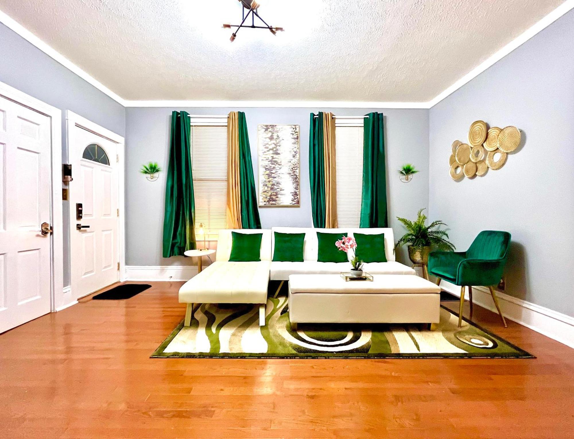 The Tremont Emerald - By Christmas Story House - Historic Charm & Modern Comfort Near Downtown With Parking, 300Mb Wifi & Self Check-In Cleveland Exterior foto