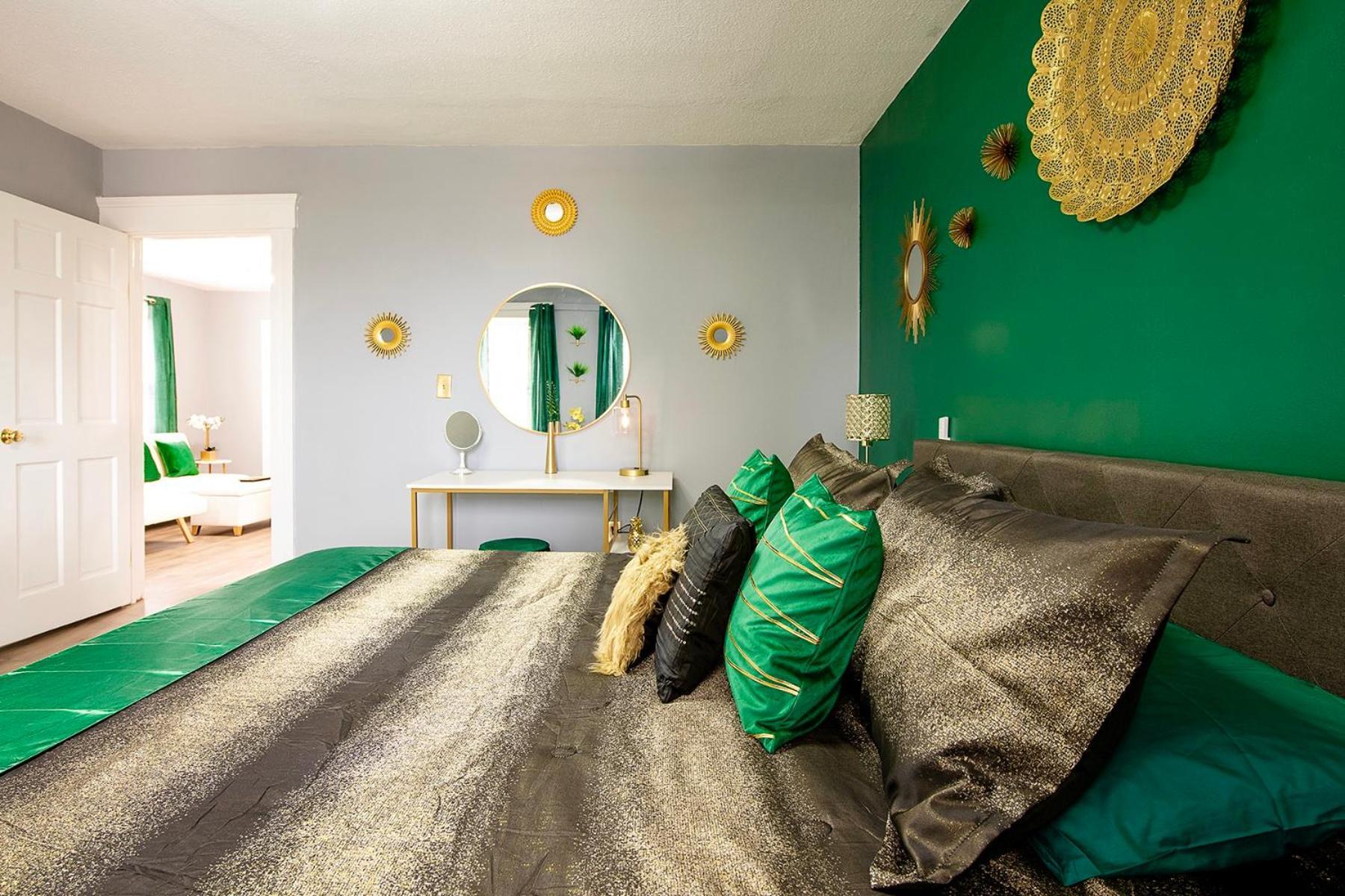 The Tremont Emerald - By Christmas Story House - Historic Charm & Modern Comfort Near Downtown With Parking, 300Mb Wifi & Self Check-In Cleveland Exterior foto