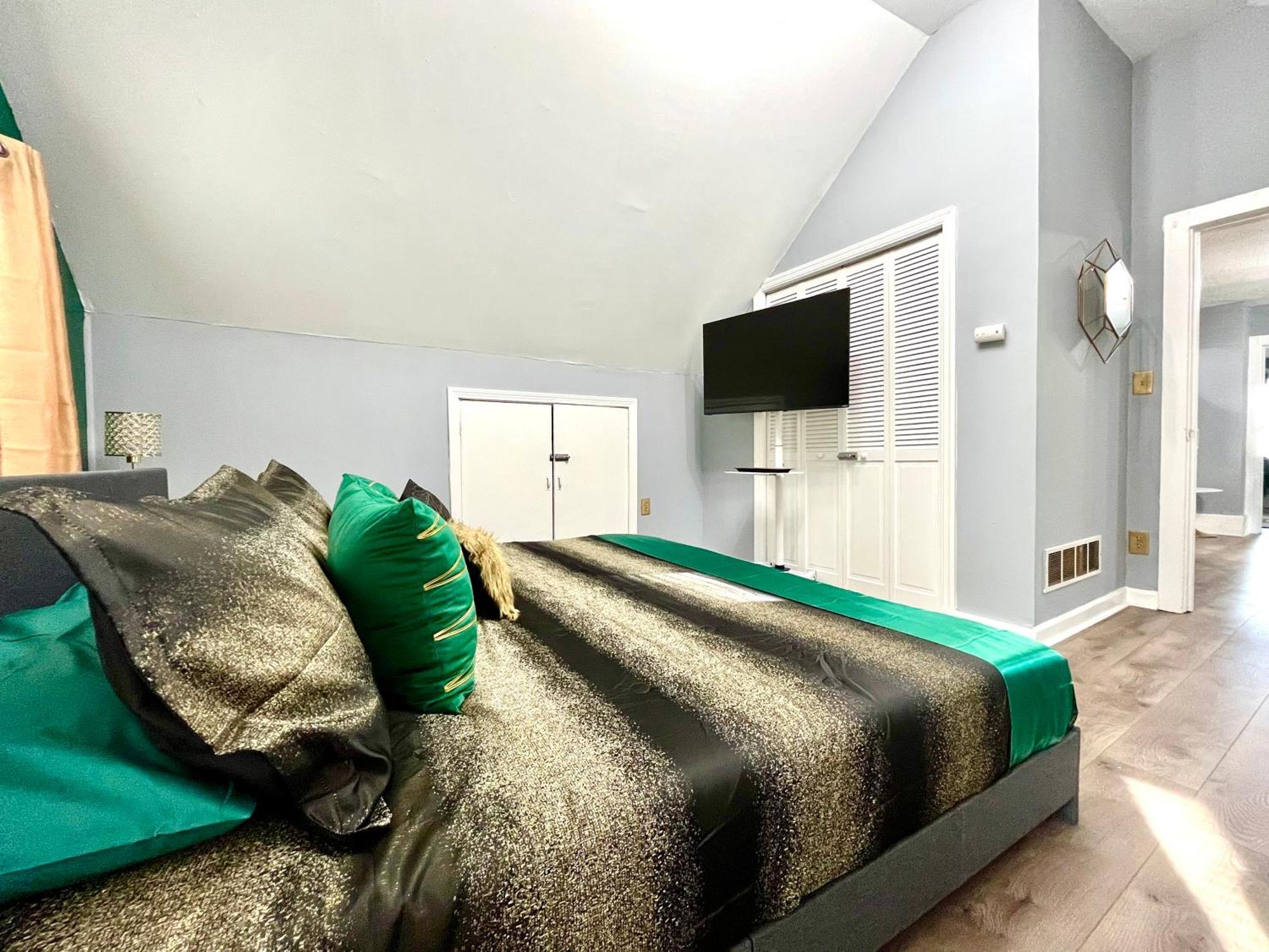 The Tremont Emerald - By Christmas Story House - Historic Charm & Modern Comfort Near Downtown With Parking, 300Mb Wifi & Self Check-In Cleveland Exterior foto