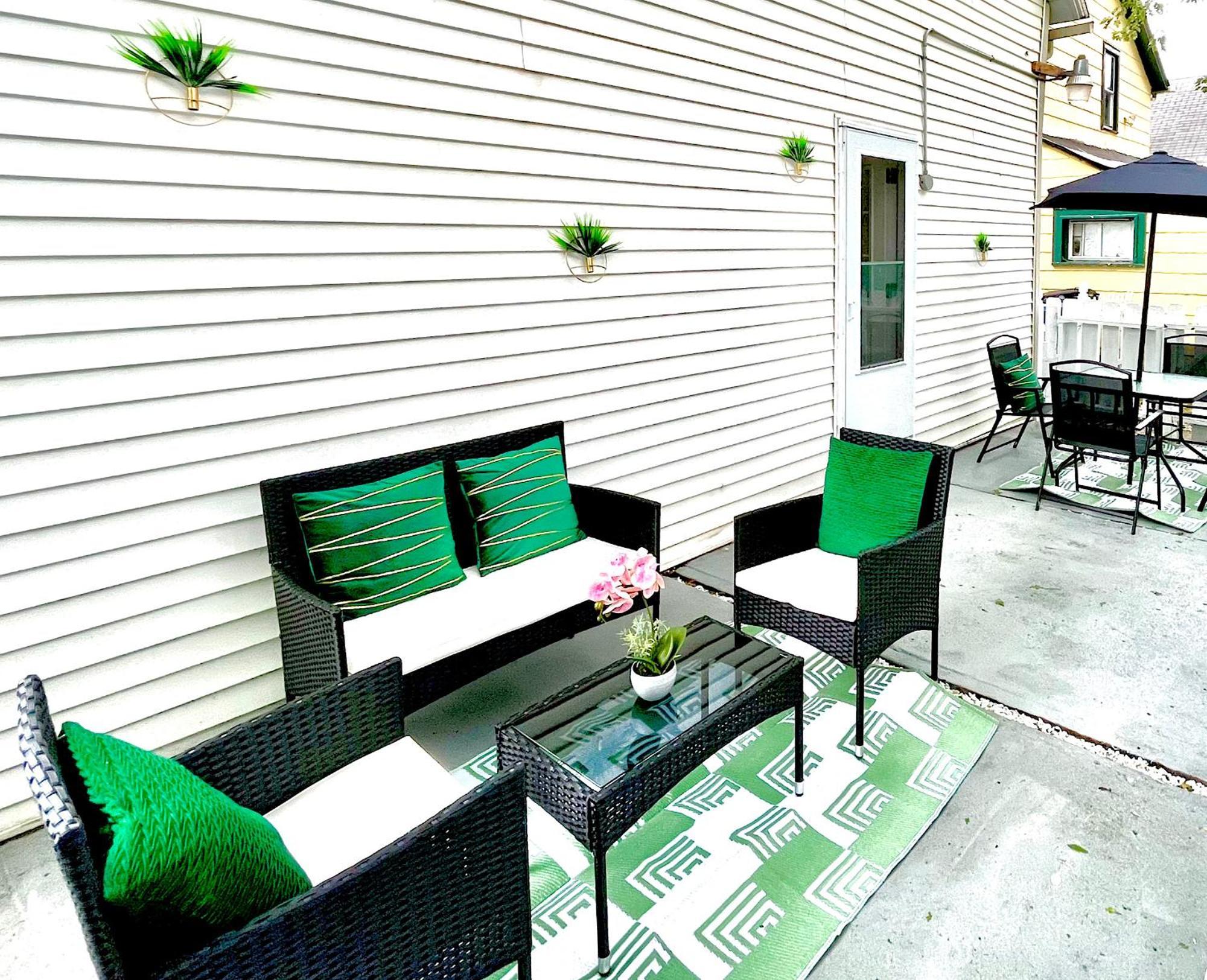 The Tremont Emerald - By Christmas Story House - Historic Charm & Modern Comfort Near Downtown With Parking, 300Mb Wifi & Self Check-In Cleveland Exterior foto